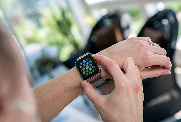 How Does an Apple Watch Operate