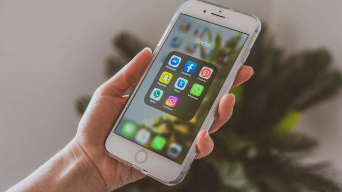 how to hide apps on iphone